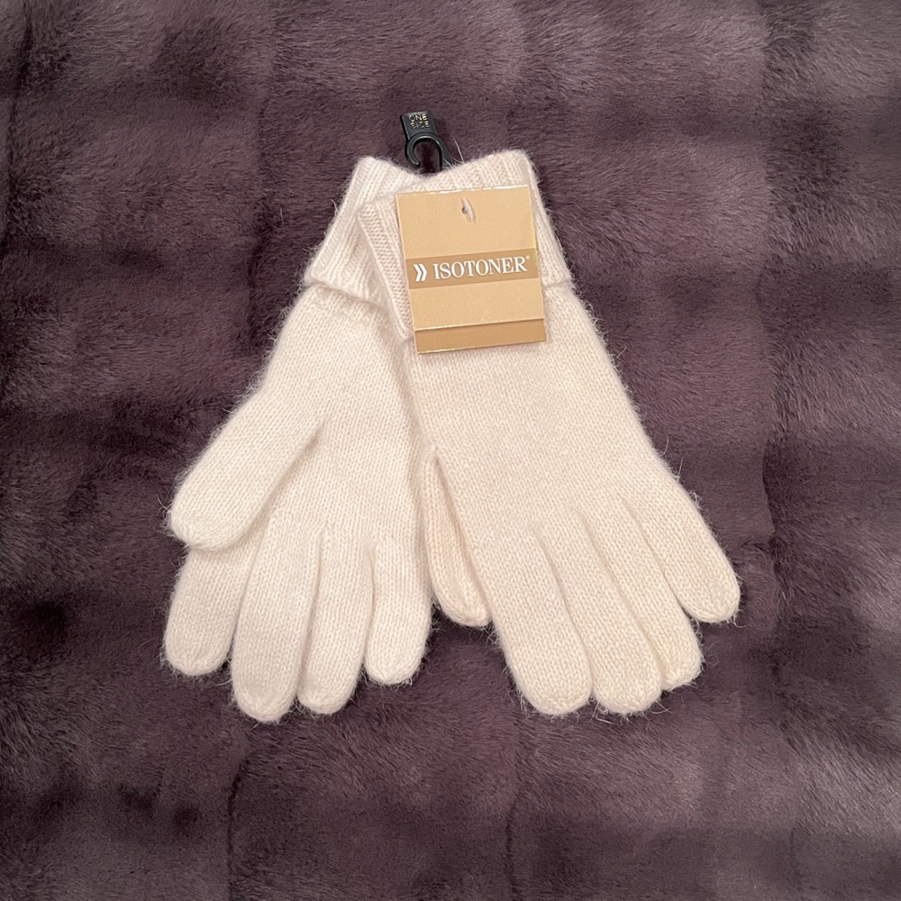Isotoner Women’s Gloves - Angora (Ivory)